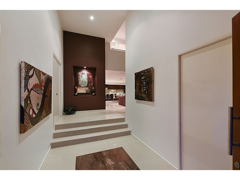 119 Arun Drive, Arundel QLD 4214