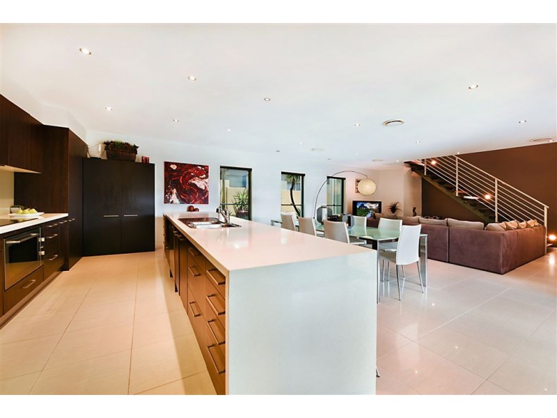 119 Arun Drive, Arundel QLD 4214