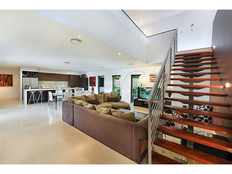 119 Arun Drive, Arundel QLD 4214