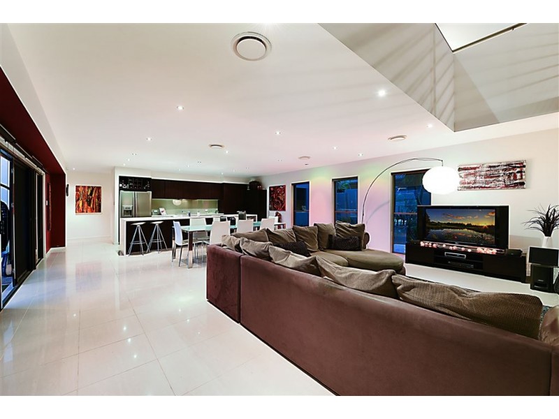 119 Arun Drive, Arundel QLD 4214