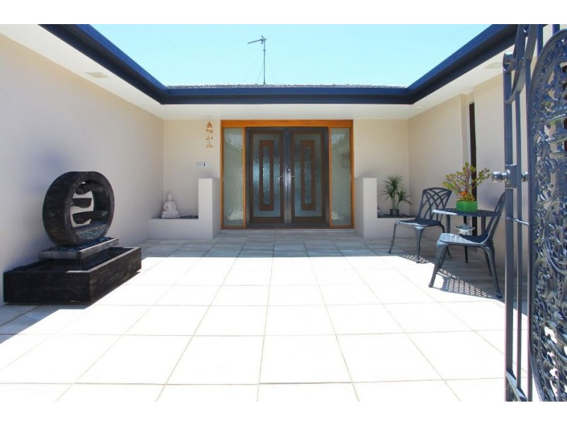 84 Manly Drive, Robina QLD 4226
