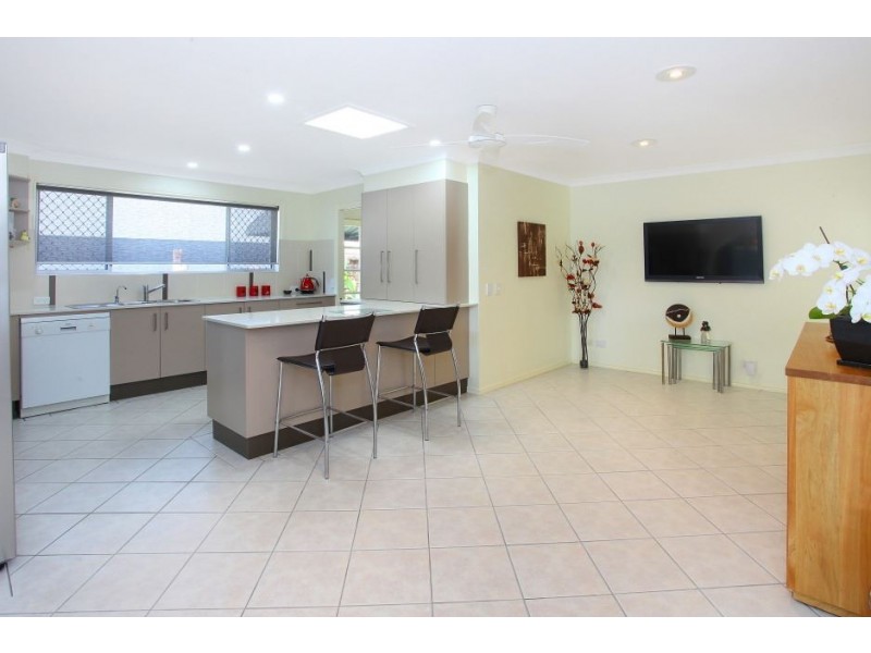 84 Manly Drive, Robina QLD 4226