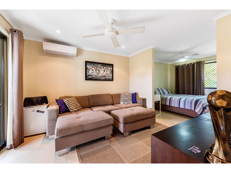 9 Wild Duck Drive, Mermaid Waters QLD 4218