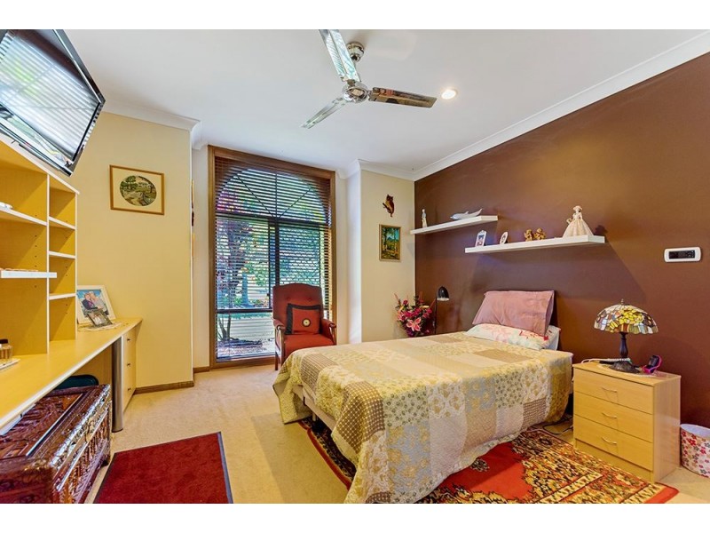 114 Arun Drive, Arundel QLD 4214