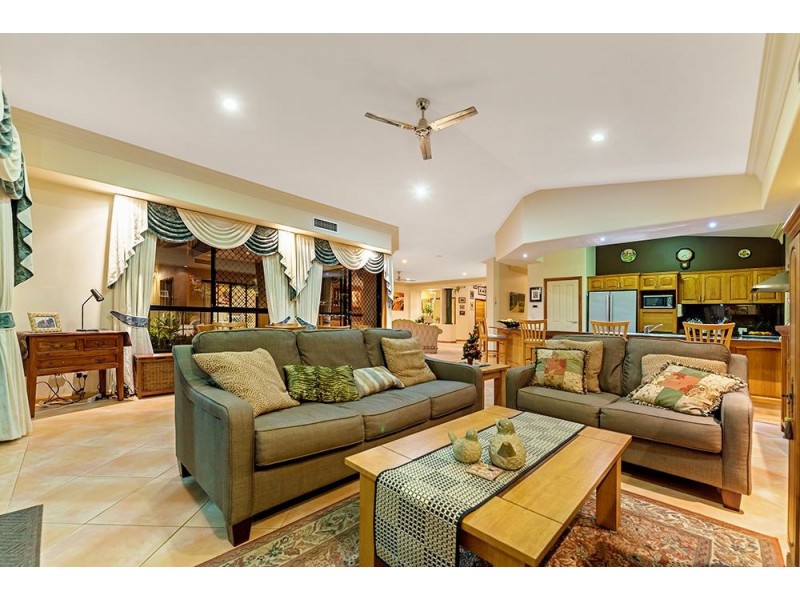 114 Arun Drive, Arundel QLD 4214