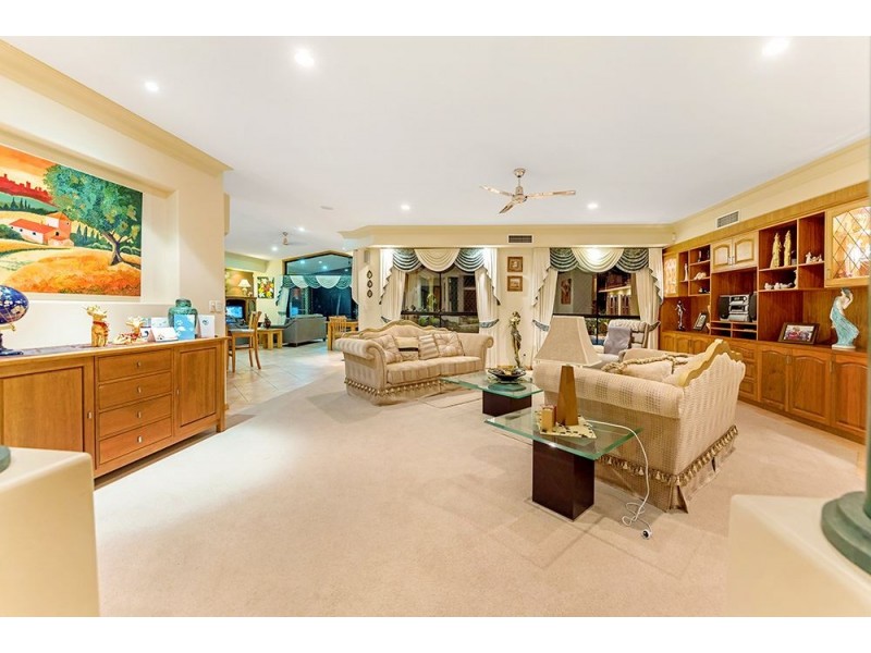 114 Arun Drive, Arundel QLD 4214