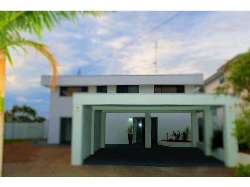 13 Coral Gables Key, Broadbeach Waters QLD 4218
