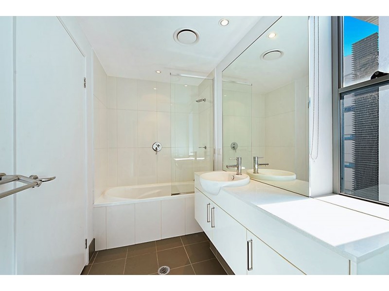 2 East Quay Drive, Biggera Waters QLD 4216