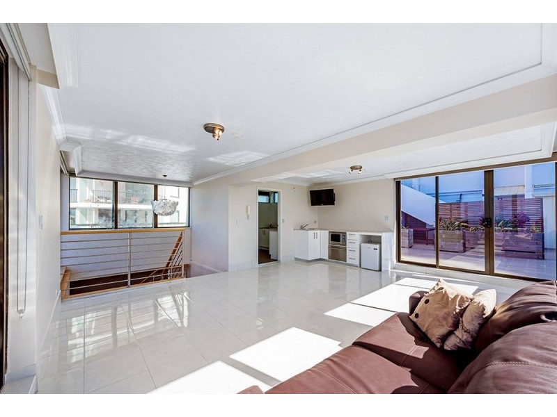 21/82 Marine Parade, Coolangatta QLD 4225