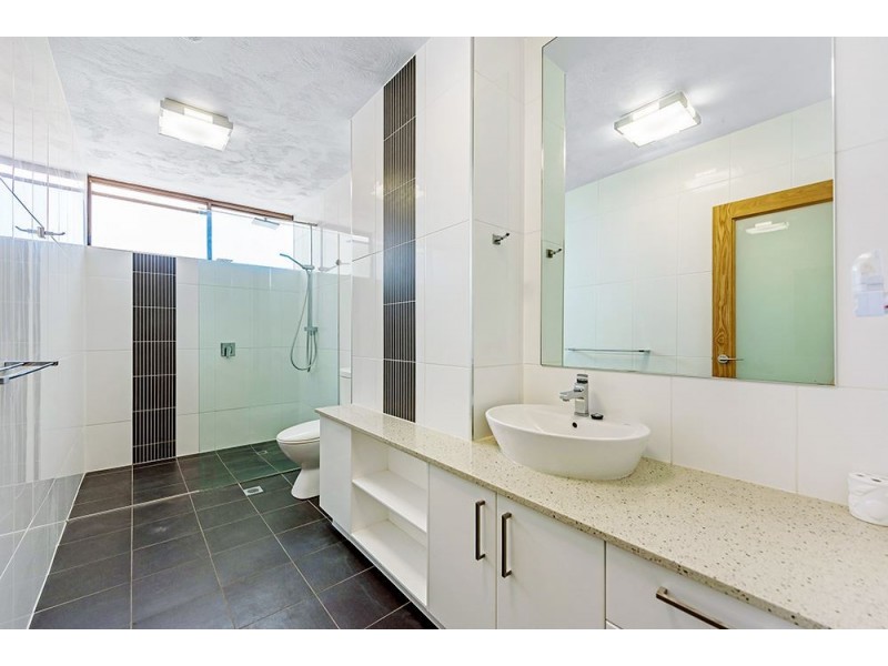 21/82 Marine Parade, Coolangatta QLD 4225