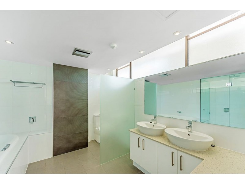 21/82 Marine Parade, Coolangatta QLD 4225