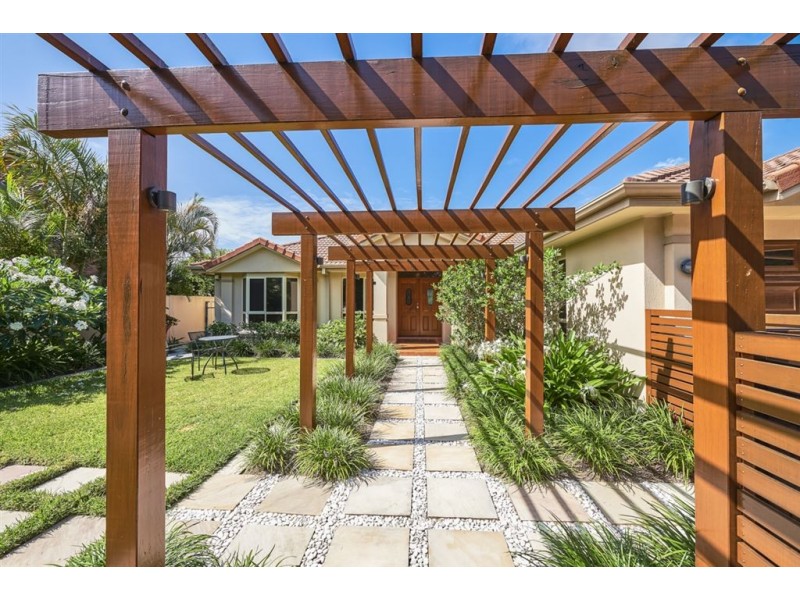 102 Cypress Drive, Broadbeach Waters QLD 4218