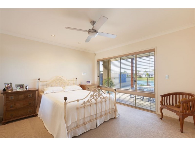 102 Cypress Drive, Broadbeach Waters QLD 4218