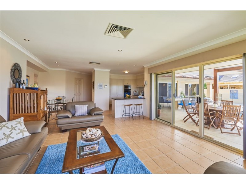 102 Cypress Drive, Broadbeach Waters QLD 4218