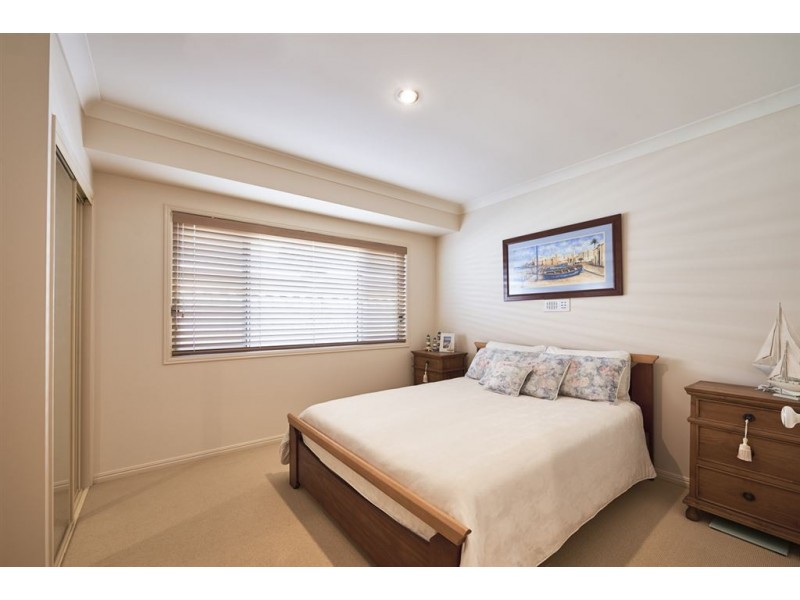 102 Cypress Drive, Broadbeach Waters QLD 4218