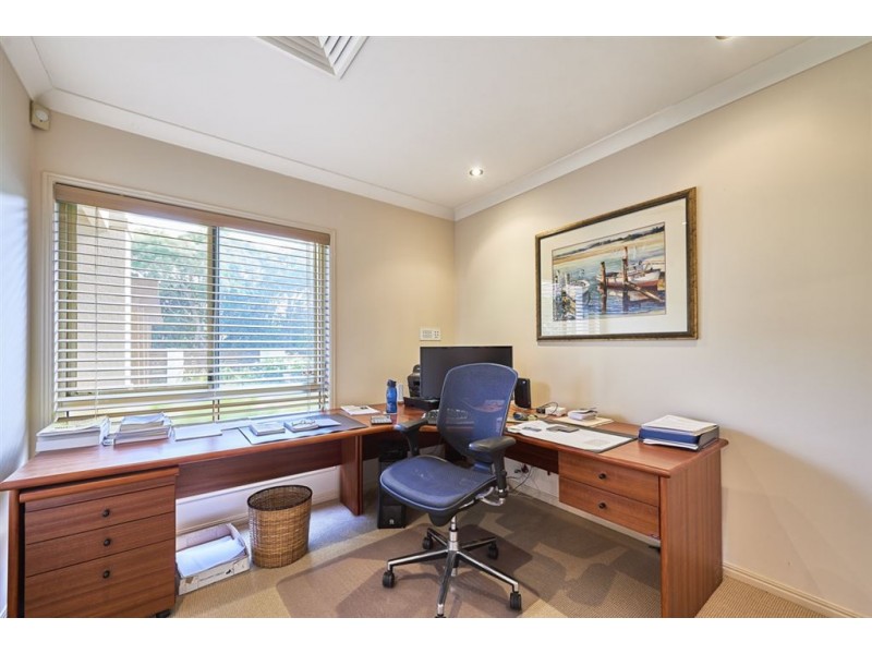 102 Cypress Drive, Broadbeach Waters QLD 4218
