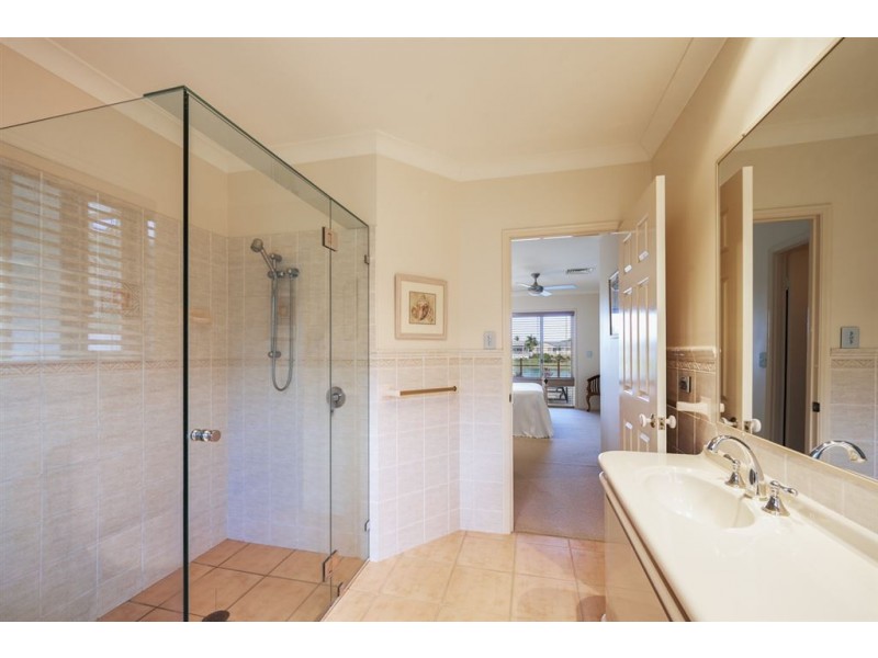 102 Cypress Drive, Broadbeach Waters QLD 4218