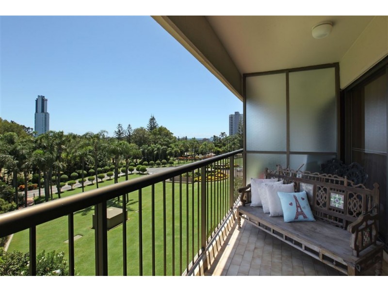 17/2 Admiralty Drive, Surfers Paradise QLD 4217
