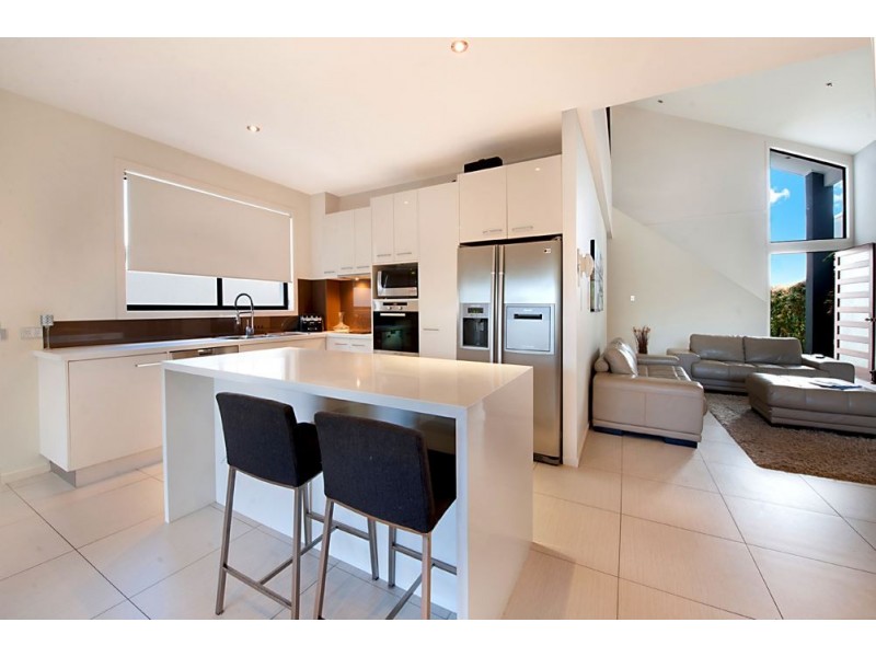 2/7023 Circa Vista, Benowa QLD 4217