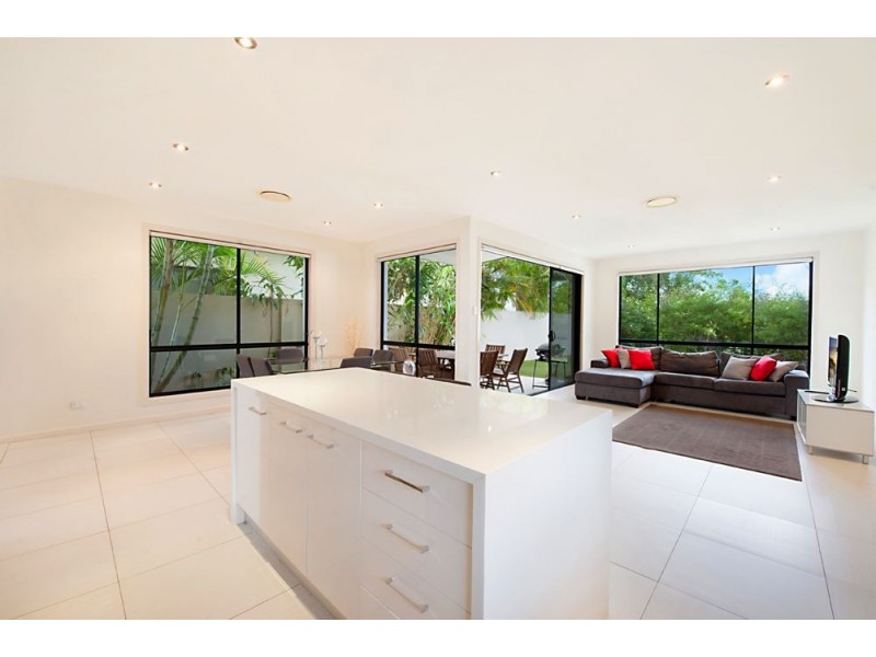 2/7023 Circa Vista, Benowa QLD 4217