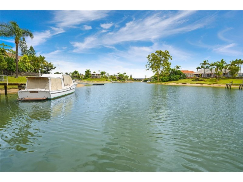 3 Balmoral Avenue, Sorrento QLD 4217