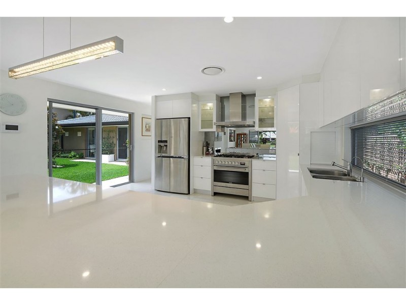 3 Balmoral Avenue, Sorrento QLD 4217