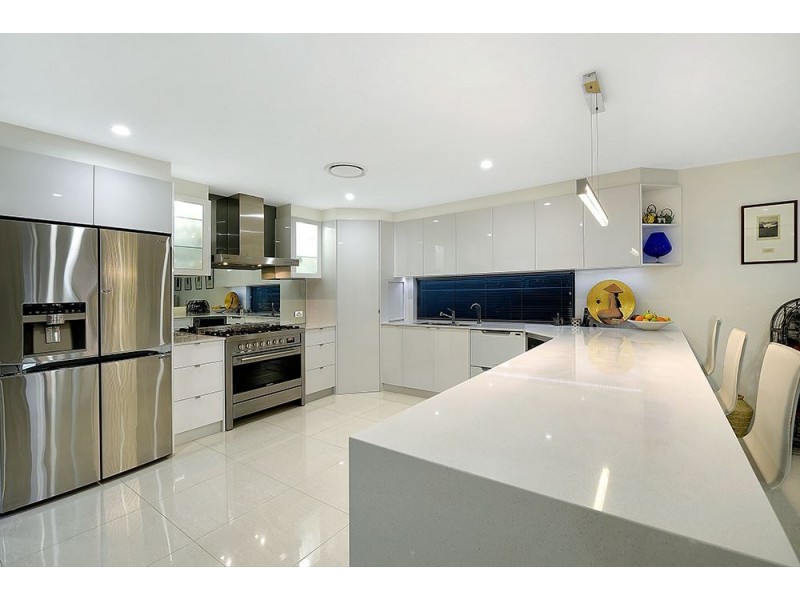 3 Balmoral Avenue, Sorrento QLD 4217