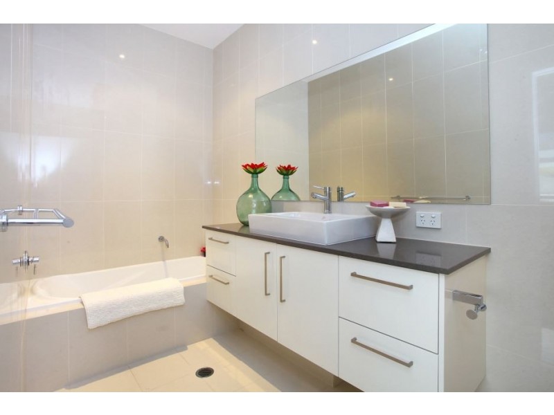 5023A Riverwood Grove, Benowa QLD 4217