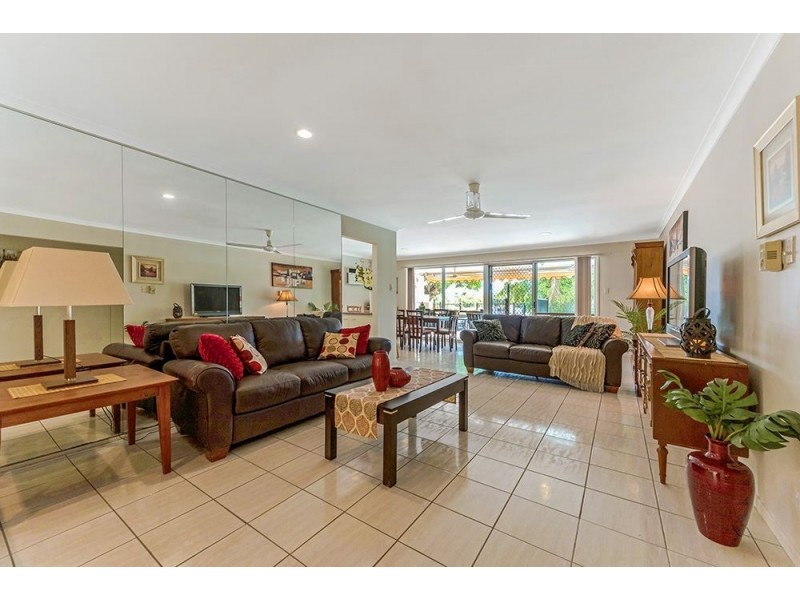 9 Fiesta Avenue, Isle Of Capri QLD 4217