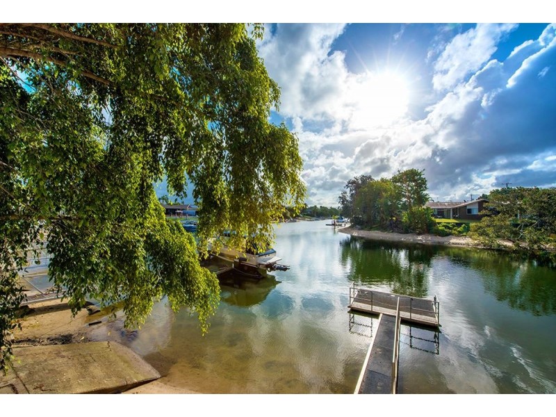 9 Fiesta Avenue, Isle Of Capri QLD 4217