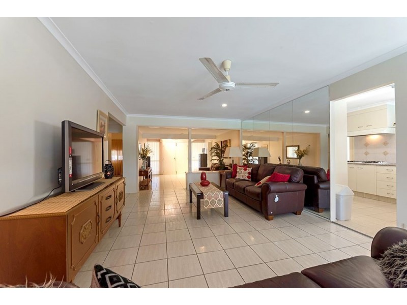 9 Fiesta Avenue, Isle Of Capri QLD 4217
