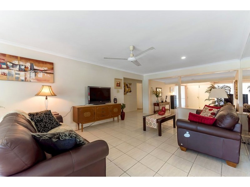 9 Fiesta Avenue, Isle Of Capri QLD 4217