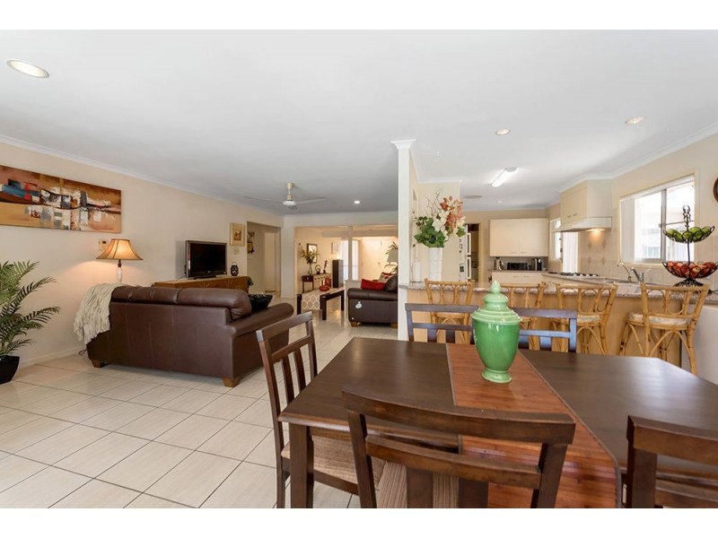 9 Fiesta Avenue, Isle Of Capri QLD 4217