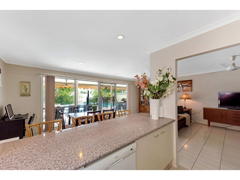 9 Fiesta Avenue, Isle Of Capri QLD 4217