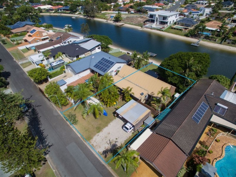 24 Kurrawa Avenue, Mermaid Waters QLD 4218