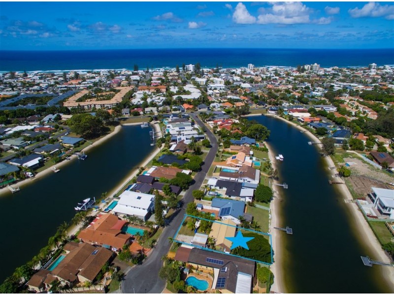 24 Kurrawa Avenue, Mermaid Waters QLD 4218