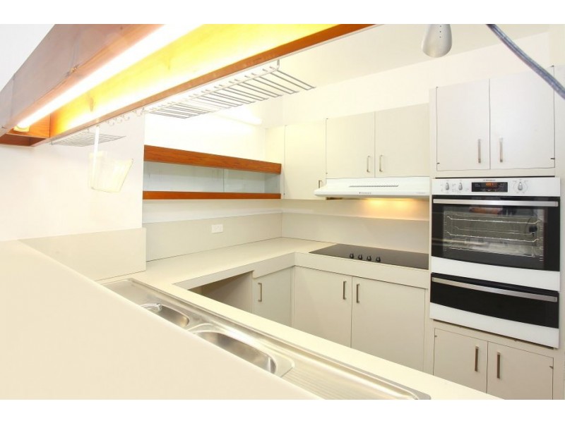 8/26 Palm Avenue, Surfers Paradise QLD 4217