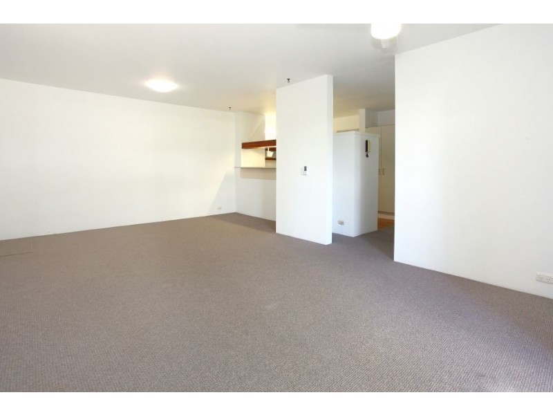 8/26 Palm Avenue, Surfers Paradise QLD 4217