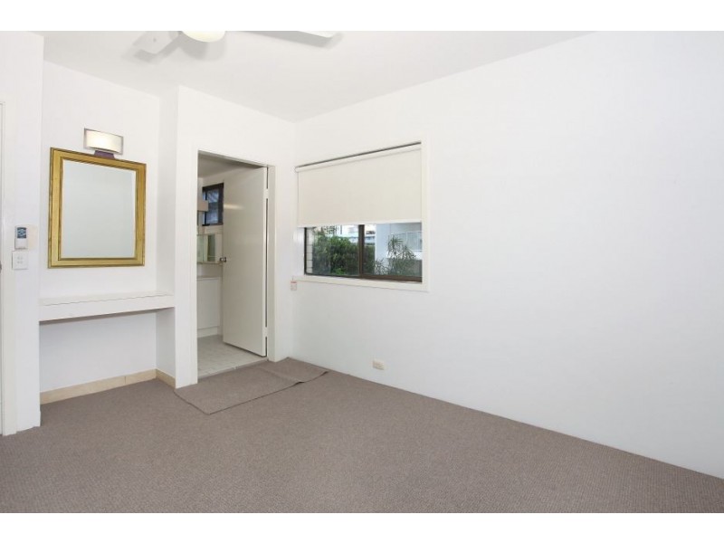 8/26 Palm Avenue, Surfers Paradise QLD 4217