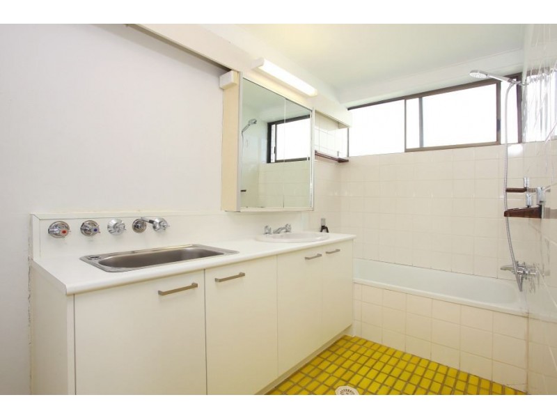 8/26 Palm Avenue, Surfers Paradise QLD 4217