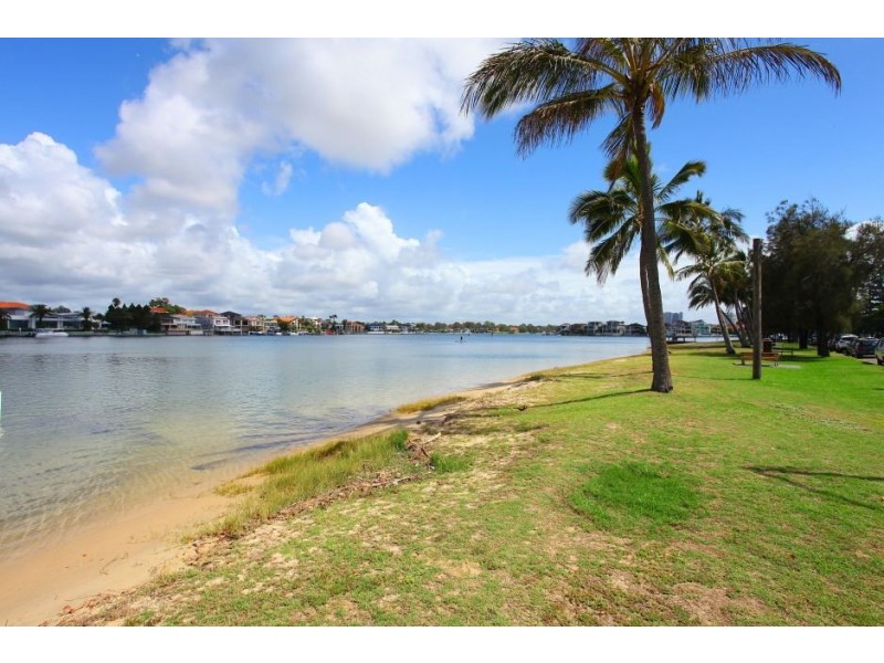 8/26 Palm Avenue, Surfers Paradise QLD 4217