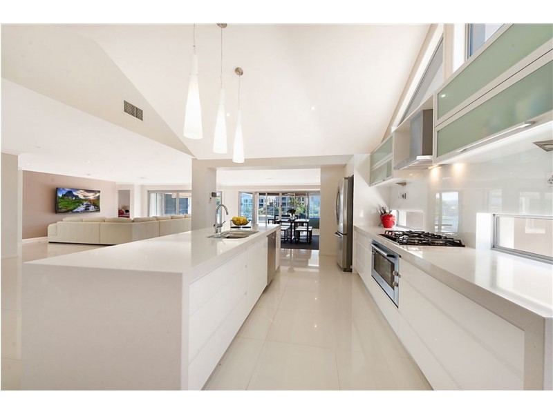 36 River Crescent, Broadbeach Waters QLD 4218