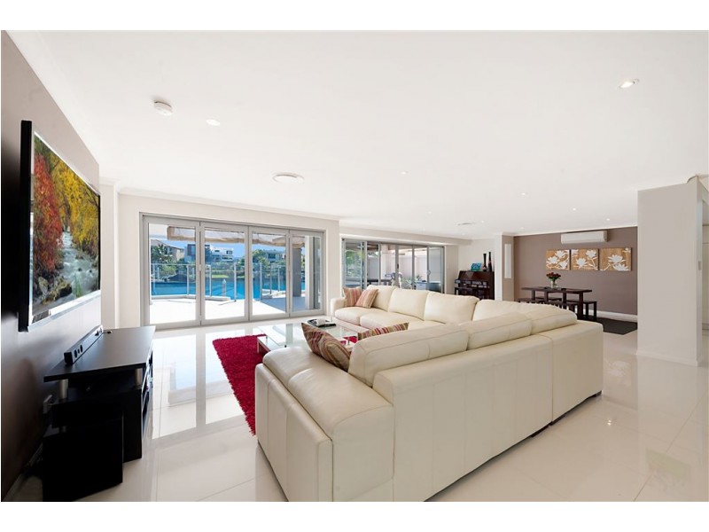 36 River Crescent, Broadbeach Waters QLD 4218