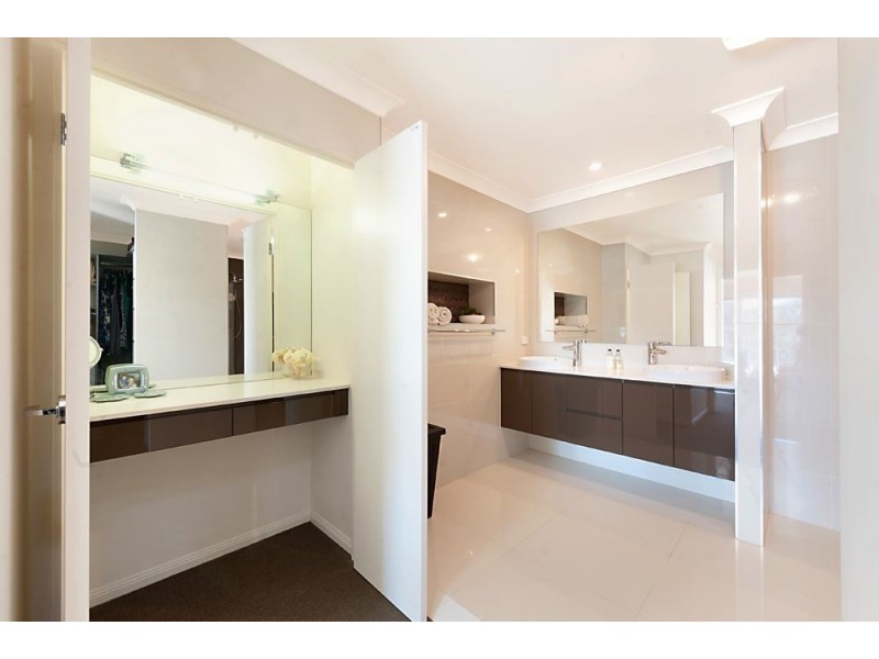 36 River Crescent, Broadbeach Waters QLD 4218