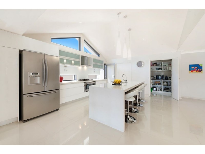 36 River Crescent, Broadbeach Waters QLD 4218