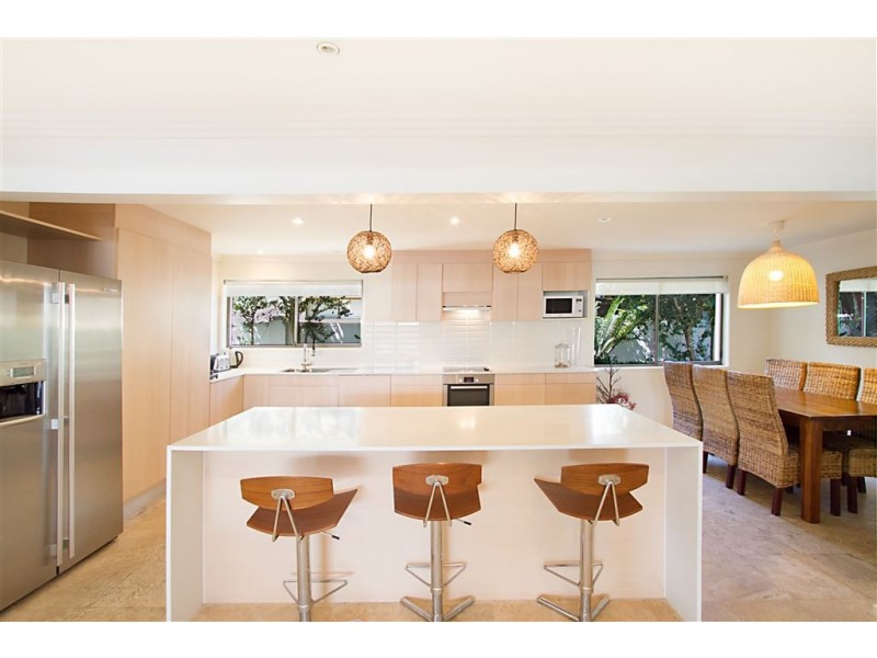 8 Aran Court, Sorrento QLD 4217