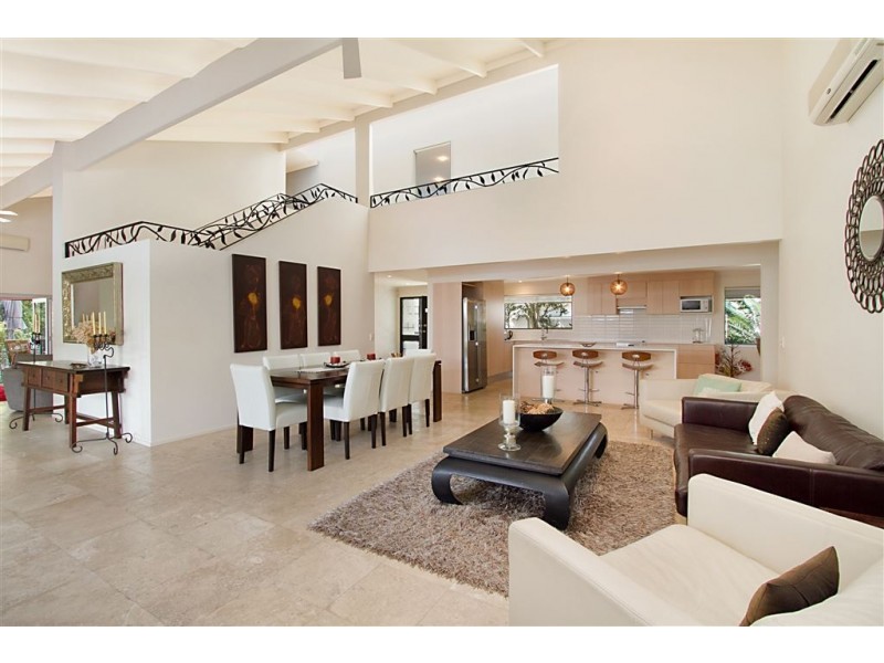 8 Aran Court, Sorrento QLD 4217