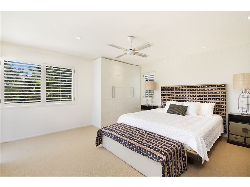 8 Aran Court, Sorrento QLD 4217