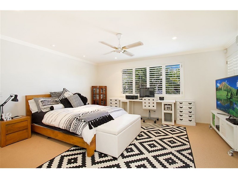 8 Aran Court, Sorrento QLD 4217