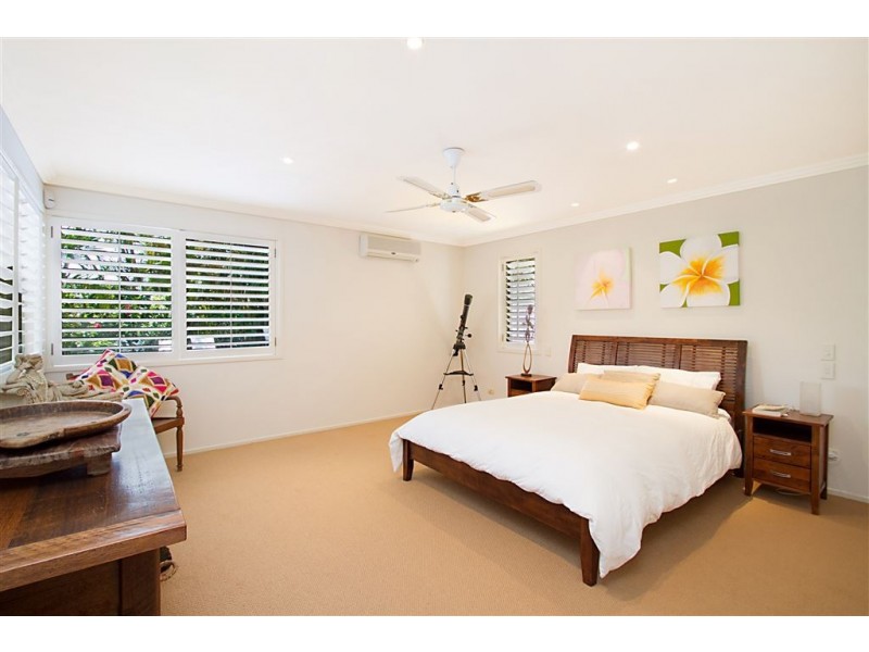 8 Aran Court, Sorrento QLD 4217